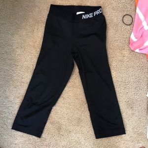 Nike pro cropped leggings
